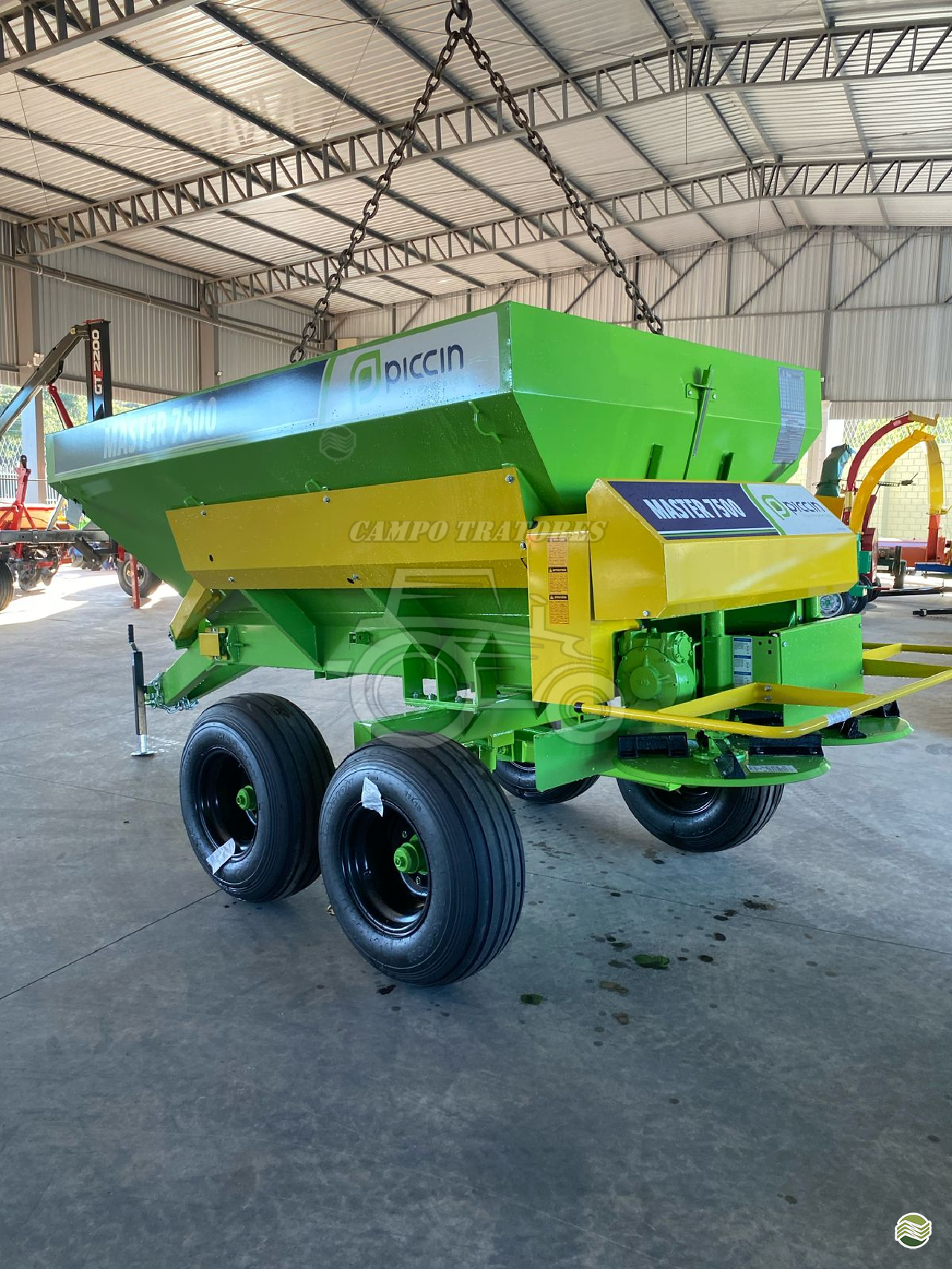 IMPLEMENTOS AGRICOLAS DISTRIBUIDOR CALCÁRIO 7500 Kg Campo Tratores SAO CARLOS SÃO PAULO SP